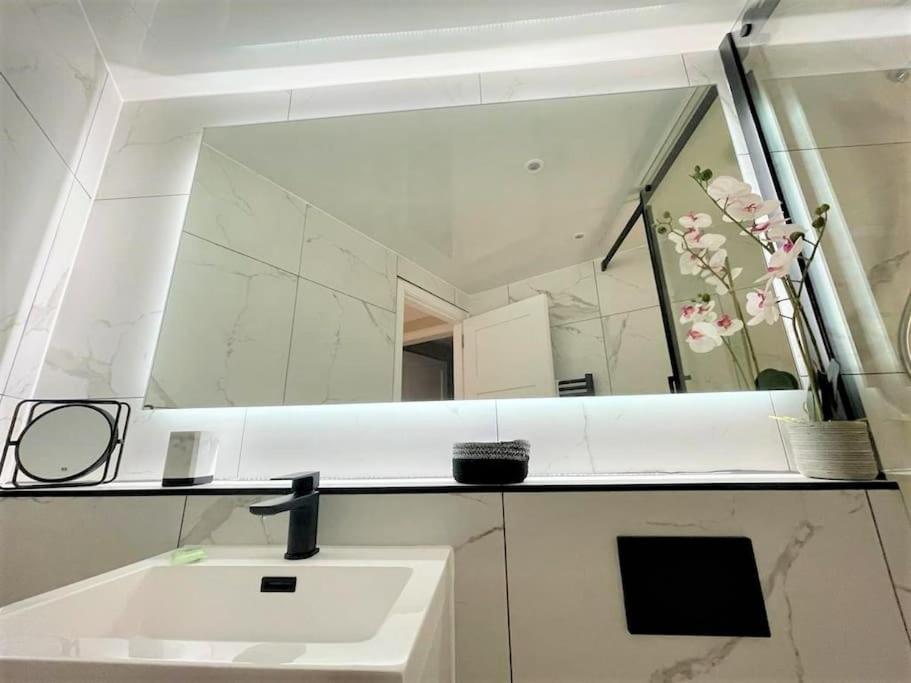 Stylish, Central And Cosy 1Bd Nr Canongate Edinburg Exteriör bild